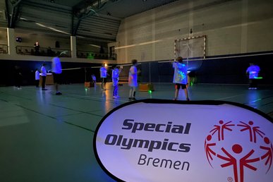 Schwarzlicht-Badminton, Foto: SOHB