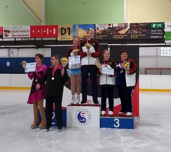 Teilnehmende der Special Olympics Championship im Eiskunstlauf in Brno Foto: Astrid Hentrich