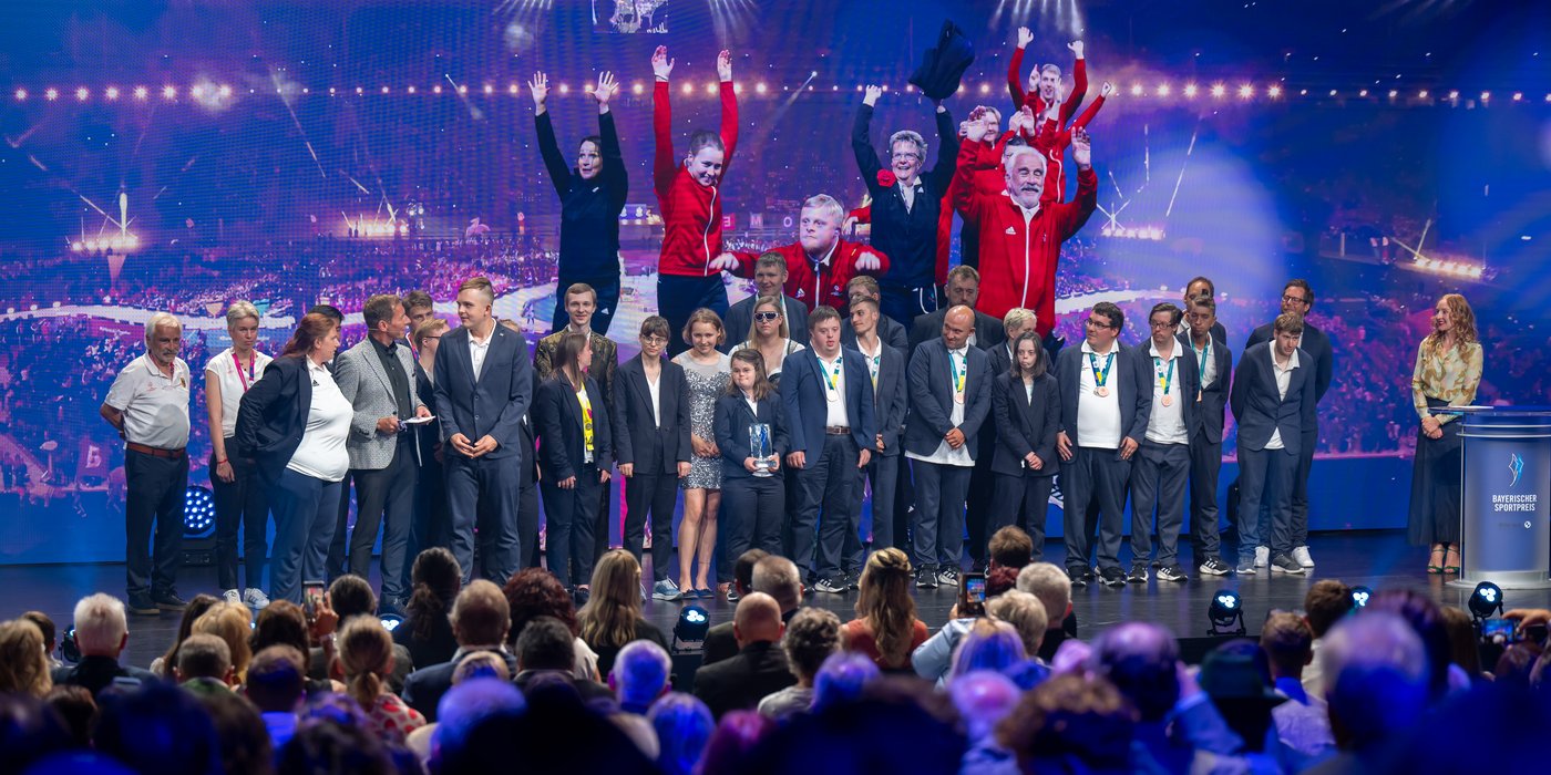 Die bayerischen Teilnehmer*innen an den Special Olympics World Games 2023 in Berlin erhalten den Bayerischen Sportpreis in der Kategorie „Jetzt erst recht“ (Bild: StMI) 
