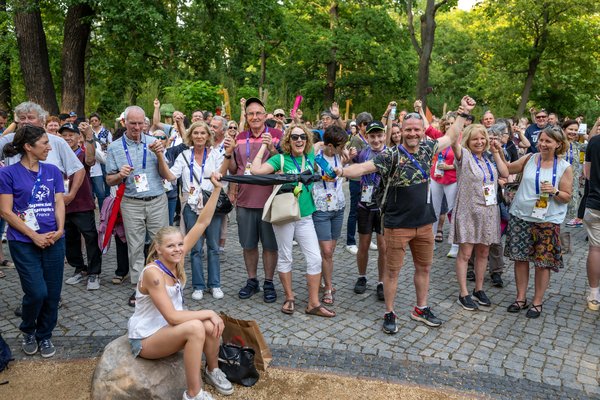 : Familien aus aller Welt beim Familienempfang der Weltspiele in Berlin 2023 im Berliner Zoo ( © Tilo Wiedensohler) 